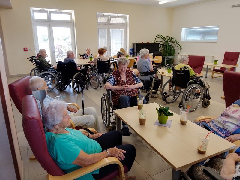 Odpolední posezení u ledové kávy (2)