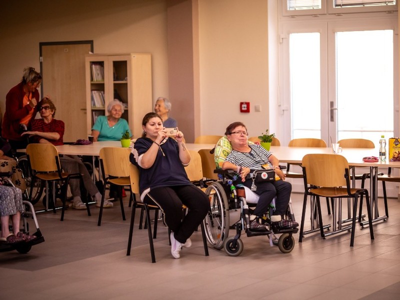 Oslava mezinárodního dne seniorů - Květinka (4)