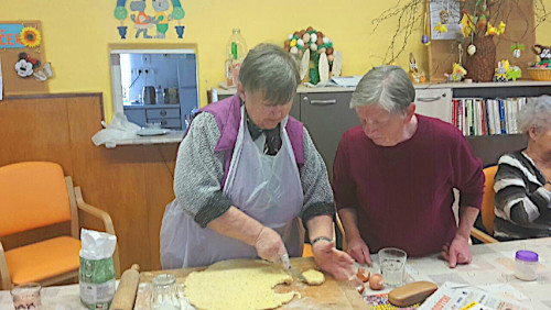 Pečení zelňáků Pečení zelňáků