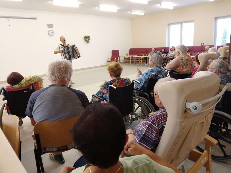 Poprázdninové posezení s harmonikou (3)