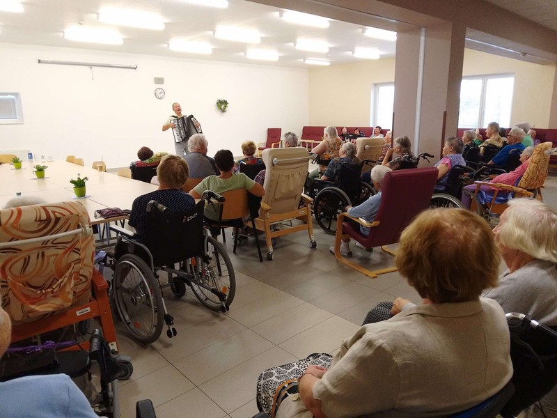 Poprázdninové posezení s harmonikou (5)