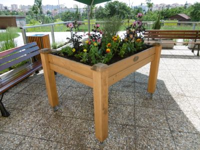 Sázení do mobilních zahrádek (6) Sázení do mobilních zahrádek (6)