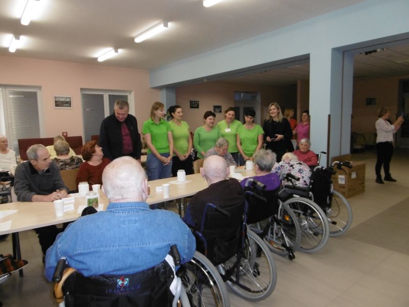 Vánoční tvoření s dětmi a maminkami z Vrbovce a Chvalovic (2) Vánoční tvoření s dětmi a maminkami z Vrbovce a Chvalovic (2)