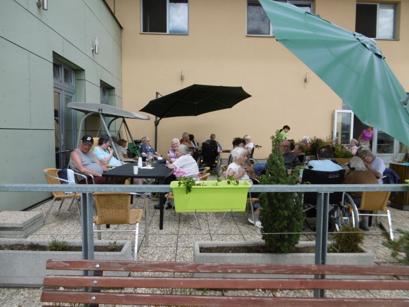 Zmrzlinové odpoledne (2) Zmrzlinové odpoledne (2)